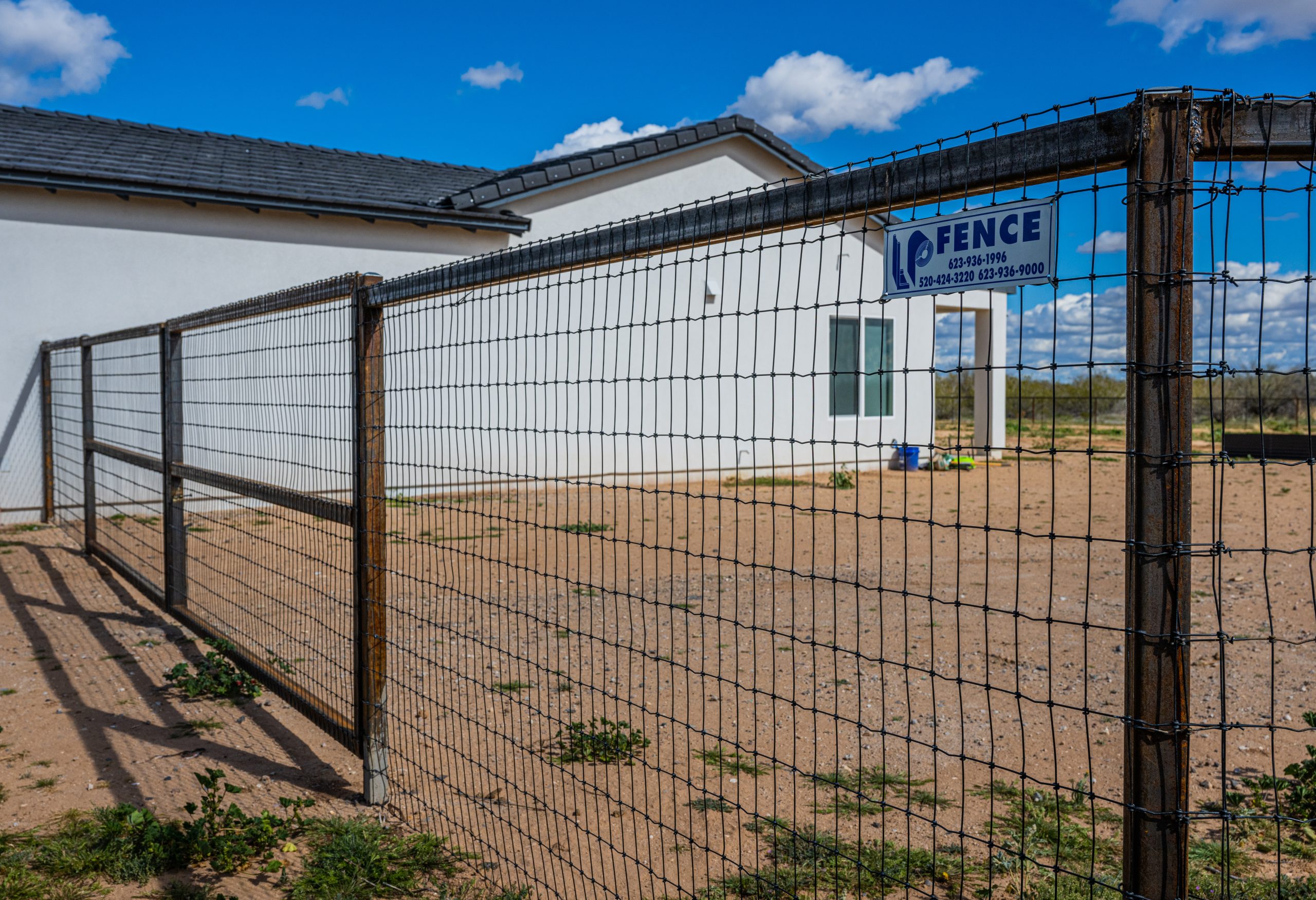 Non-climb 2x4 mesh horse fence at a property in Arizona Non-climb 2x4 mesh horse fence at a property in Arizona